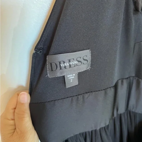 Elegant Black Vera Wang Sleeveless Dress - Picture 8 of 16